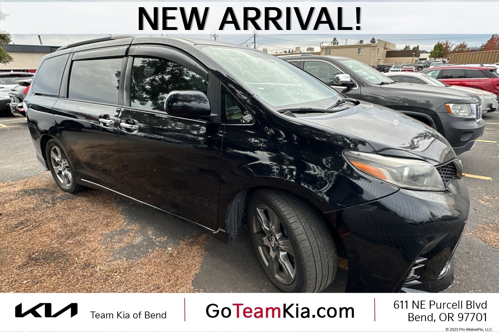 Used 2019 Toyota Sienna SE FWD image 1