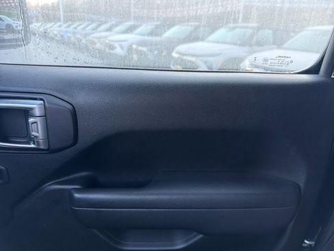 Used 2025 Jeep Wrangler Rubicon image 26