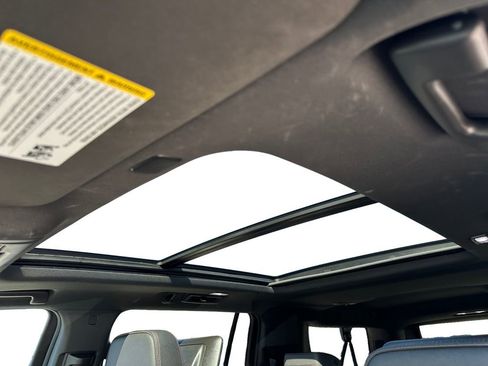 Used 2023 Chevrolet Suburban RST w/ Luxury Package image 12