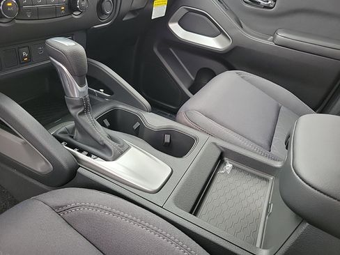 Used 2025 Nissan Frontier SV w/ Tow Package image 29