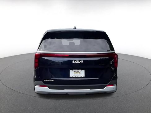 Used 2026 Kia Carnival FWD image 12