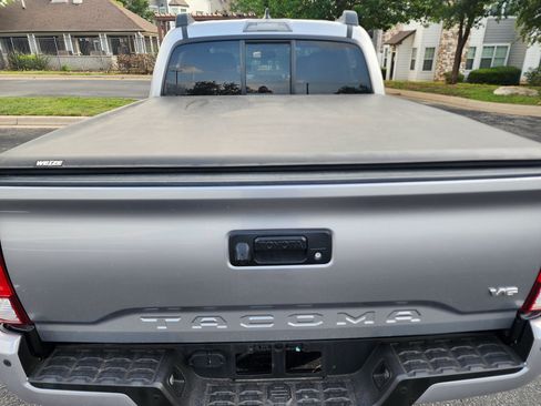 Used 2016 Toyota Tacoma TRD Off-Road AWD/4WD image 13