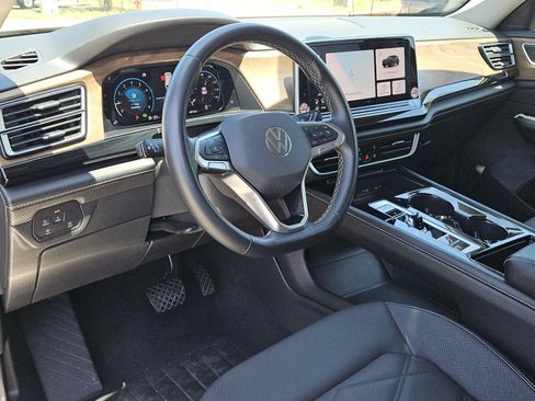 Used 2024 Volkswagen Atlas SE AWD/4WD image 26