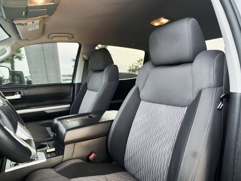 Used 2017 Toyota Tundra SR5 image 32