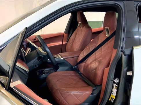 Certified 2023 BMW iX xDrive50 w/ Premium Package image 7