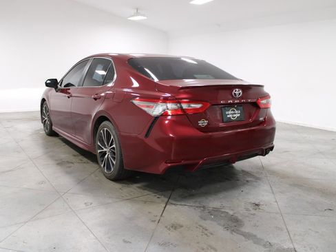 Used 2018 Toyota Camry SE image 7