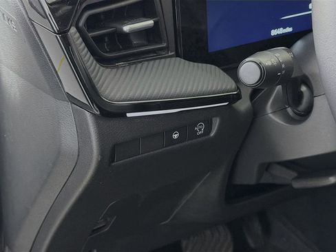 Used 2025 Nissan Kicks SR FWD image 12