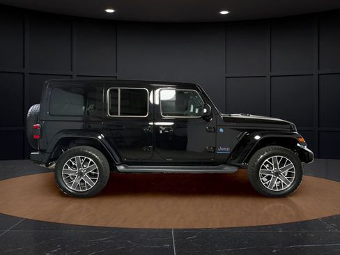 Used 2024 Jeep Wrangler High Altitude AWD/4WD image 6
