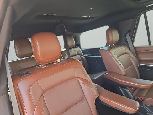 Used 2025 Lincoln Navigator Reserve AWD/4WD image 17