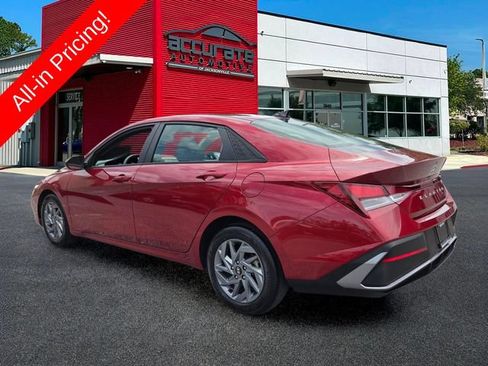 Used 2024 Hyundai Elantra SEL FWD image 3