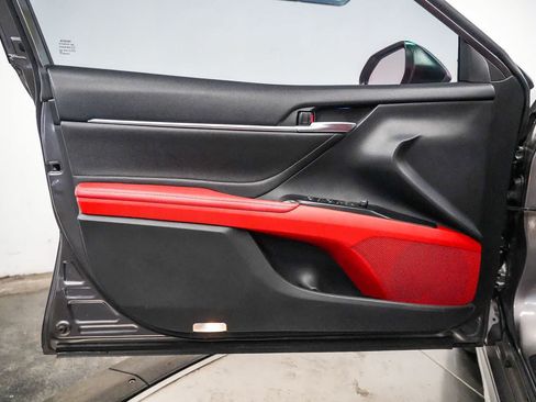 Used 2018 Toyota Camry XSE FWD image 21