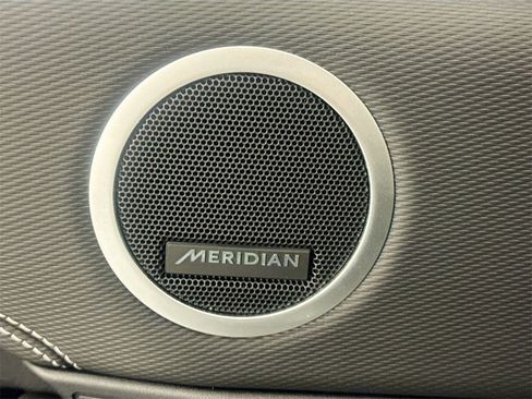 Used 2023 Land Rover Discovery S R-Dynamic image 18