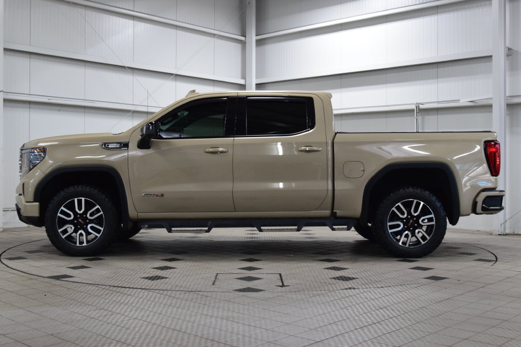 Used 2023 GMC Sierra 1500 AT4 w/ AT4 Premium Package AWD/4WD image 4