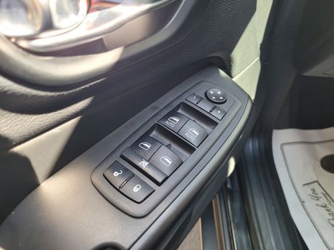 Used 2022 Jeep Cherokee Trailhawk AWD/4WD image 27