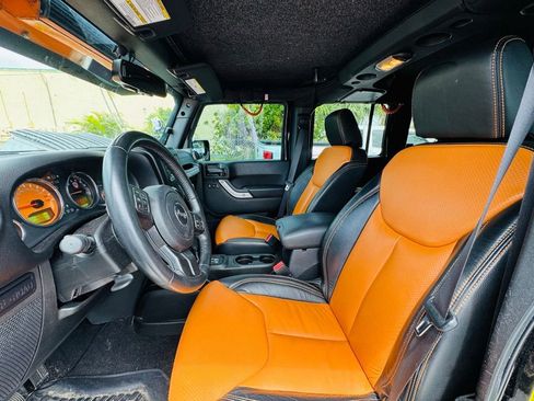 Used 2017 Jeep Wrangler Unlimited Rubicon w/ Connectivity Group AWD/4WD image 9