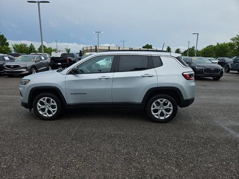 Used 2024 Jeep Compass Latitude AWD/4WD image 4