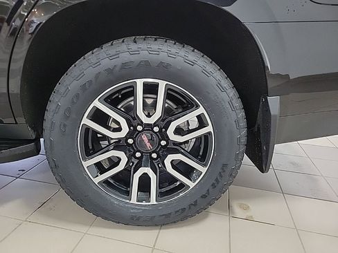 Used 2023 GMC Yukon AT4 w/ Technology Package image 14