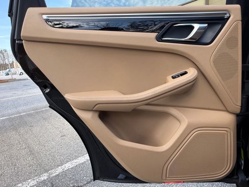 Used 2017 Porsche Macan S image 46