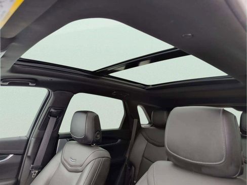 Used 2025 Cadillac XT5 Premium Luxury image 10