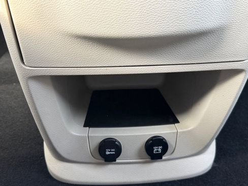 Used 2014 Chrysler Town & Country Touring-L w/ Driver Convenience Group image 25