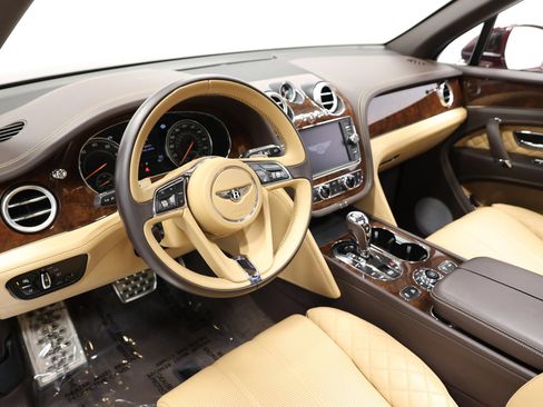Used 2018 Bentley Bentayga AWD/4WD image 20