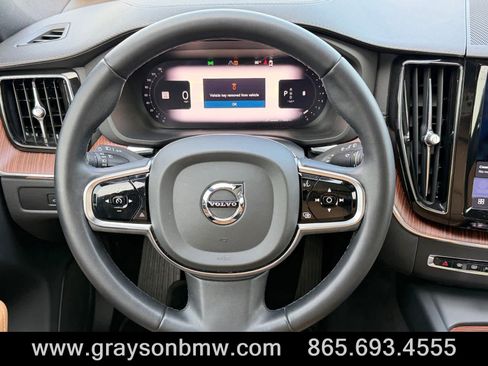 Used 2023 Volvo XC60 B5 Ultimate w/ Protection Package Premier FWD image 19