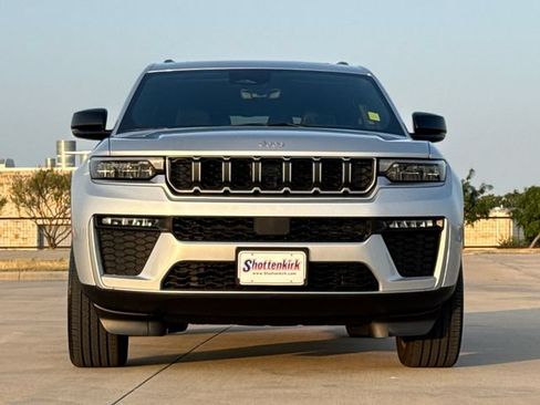 Used 2026 Jeep Grand Cherokee L Limited AWD/4WD image 2