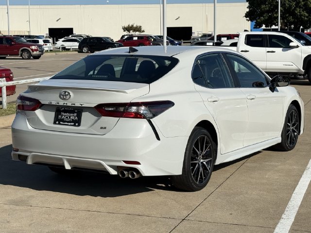 Used 2024 Toyota Camry SE FWD image 4
