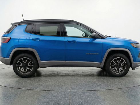 Used 2025 Jeep Compass Trailhawk AWD/4WD image 11