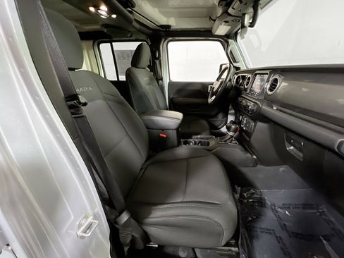 Used 2022 Jeep Wrangler Unlimited Sahara w/ LED Lighting Group image 27