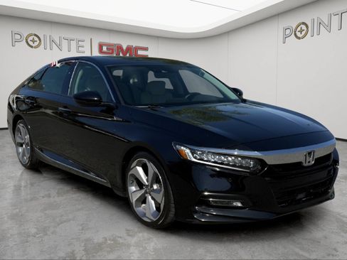 Used 2018 Honda Accord Touring image 1
