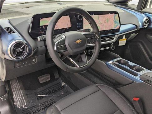 New 2025 Chevrolet Equinox EV LT image 3