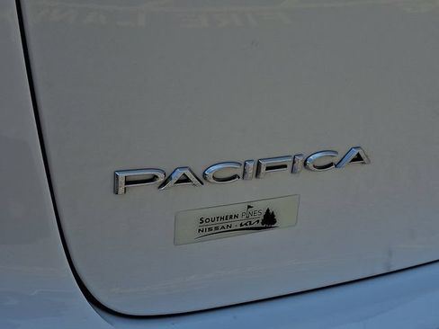 Used 2018 Chrysler Pacifica Limited w/ Advanced Safetytec Group FWD image 30