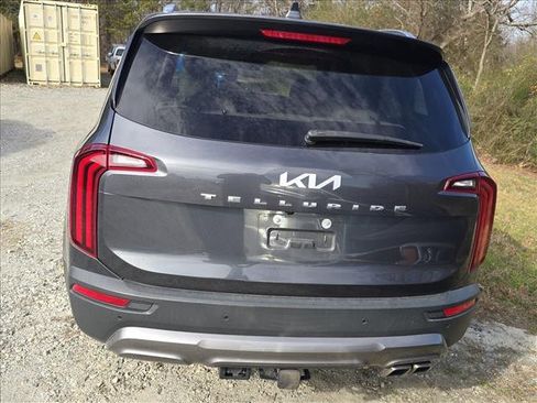 Used 2022 Kia Telluride EX w/ EX Premium Package image 4