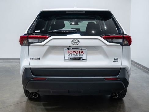 Used 2024 Toyota RAV4 LE AWD/4WD image 8