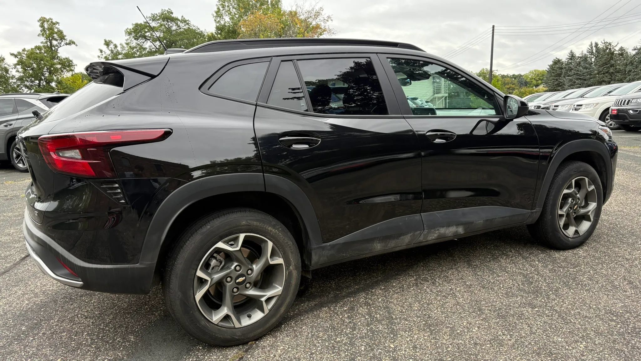 Used 2025 Chevrolet Trax LT w/ LT Convenience Package FWD image 10