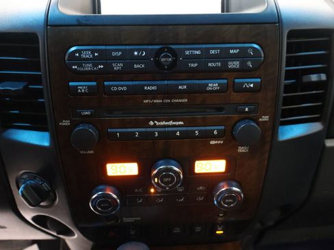 Used 2011 Nissan Titan SL w/ SL Technology Pkg image 26