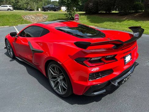 Used 2024 Chevrolet Corvette Z06 w/ Z07 Performance Package RWD image 21