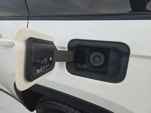 Used 2025 Jeep Grand Cherokee Laredo X image 9