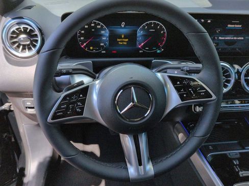 New 2026 Mercedes-Benz GLB 250 4MATIC image 25