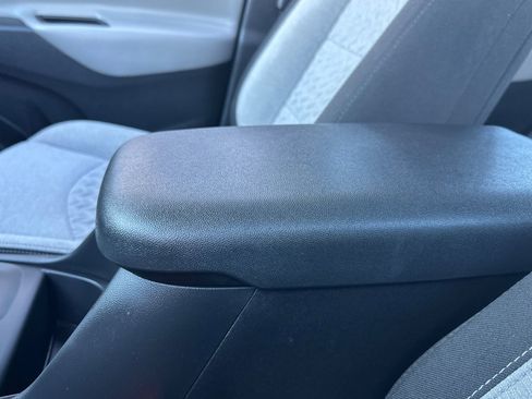 Used 2022 Chevrolet Equinox LS image 31