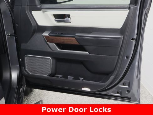 Used 2025 Toyota Sequoia Capstone image 41