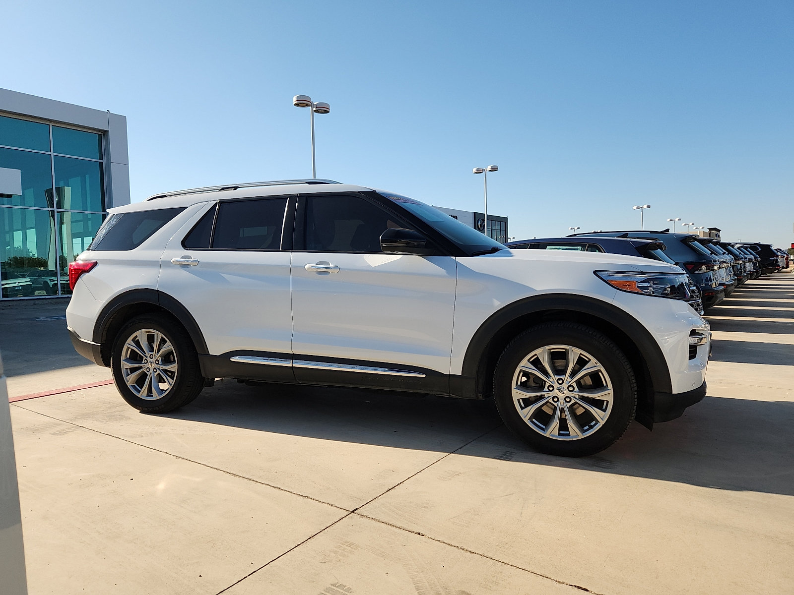 Used 2023 Ford Explorer Limited w/ Equipment Group 301A RWD image 6