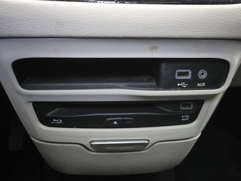 Used 2019 Chrysler Pacifica Limited w/ Tire & Wheel Group image 51