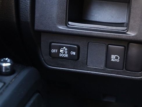 Used 2018 Toyota Tacoma SR AWD/4WD image 17
