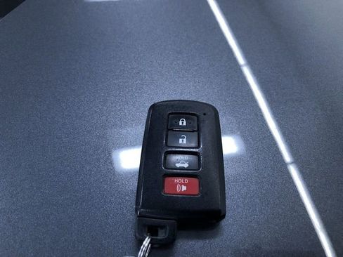 Certified 2018 Toyota Avalon XLE image 32