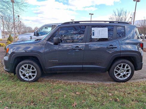 Used 2023 Jeep Renegade Latitude w/ Premium Group image 7