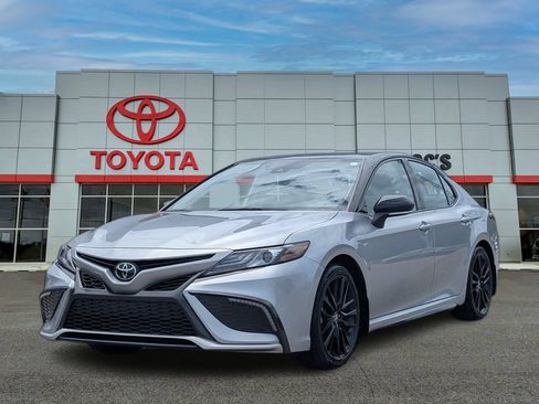 Used 2023 Toyota Camry XSE FWD image 1
