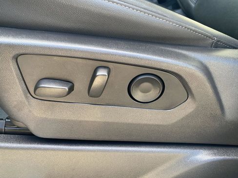 Used 2025 GMC Sierra 1500 SLT image 13