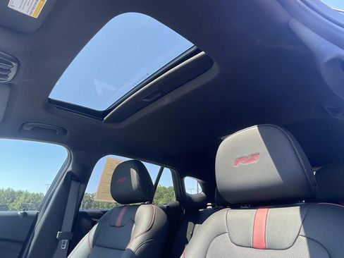 Used 2026 Chevrolet Trax RS w/ Sunroof Package FWD image 17